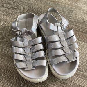 Ecco silver leather metallic gladiator flat sandals with buckle 37 euro 7 US
